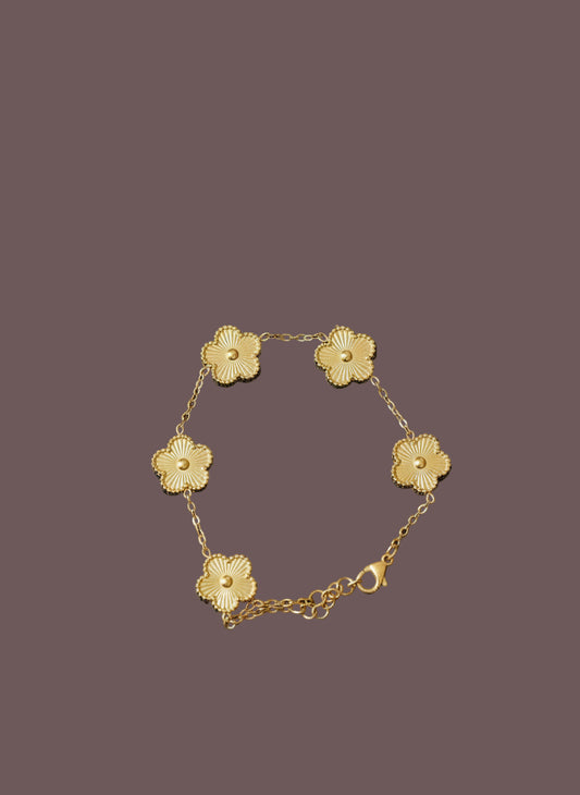 Gold clover bracelet
