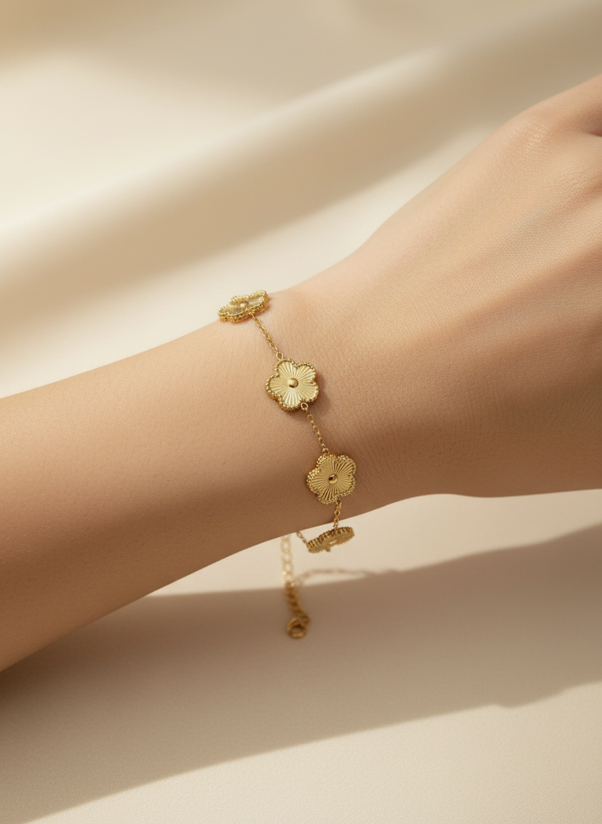 Gold clover bracelet