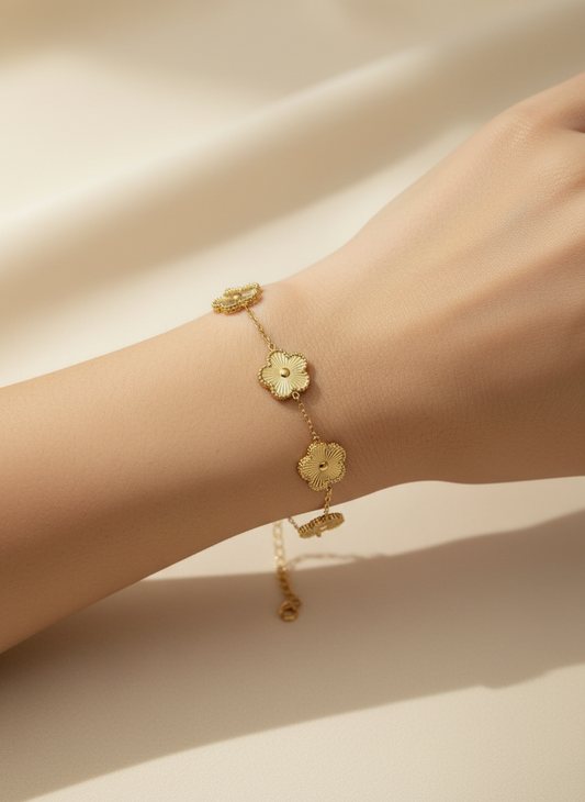 Gold clover bracelet